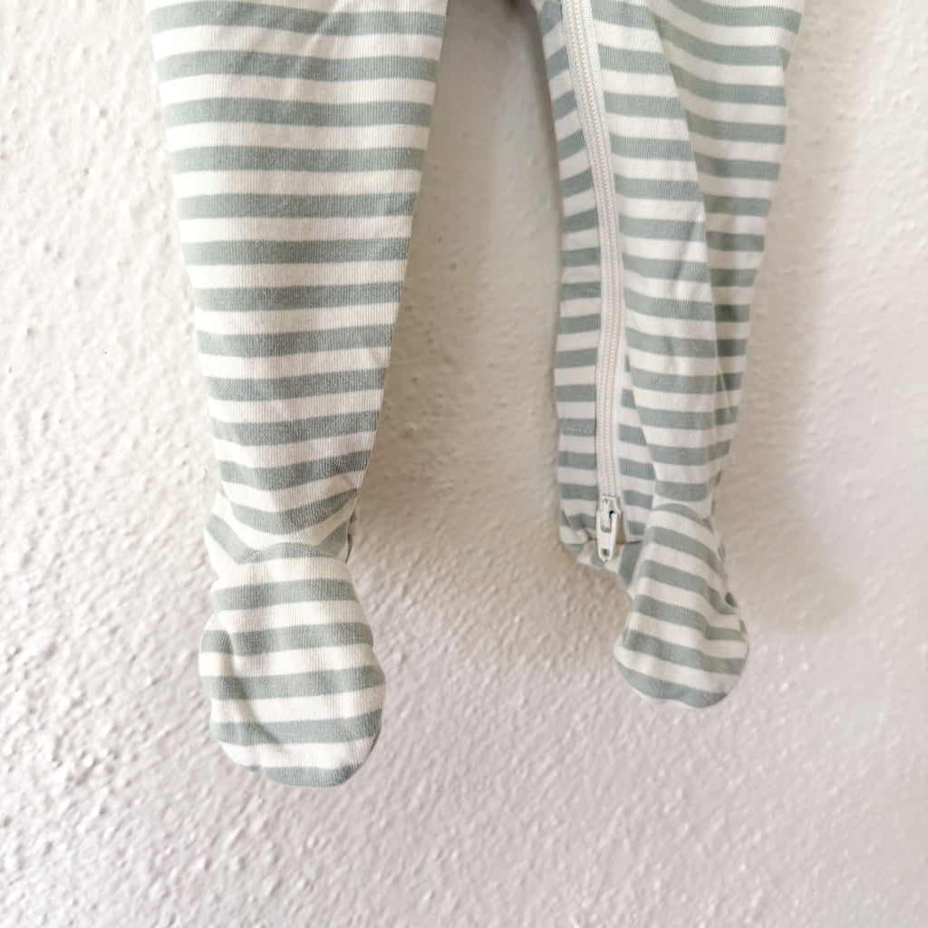 Quincy Mae Dusty Sage Cream Stripe 2-Way Zipper Footed Sleeper | 0-3m