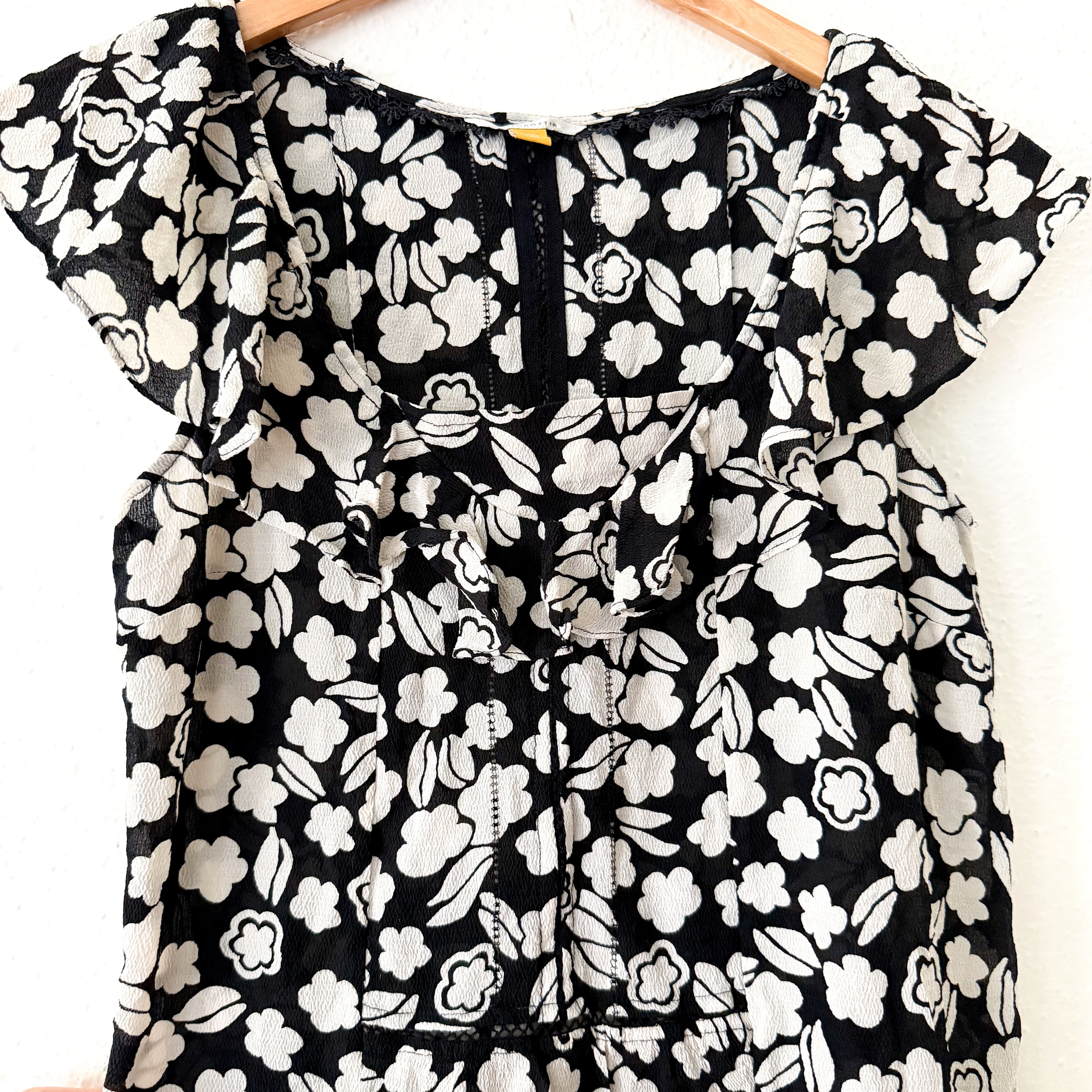 Leifsdottier 100% Silk Black Floral Short Sleeve Blouse | 6