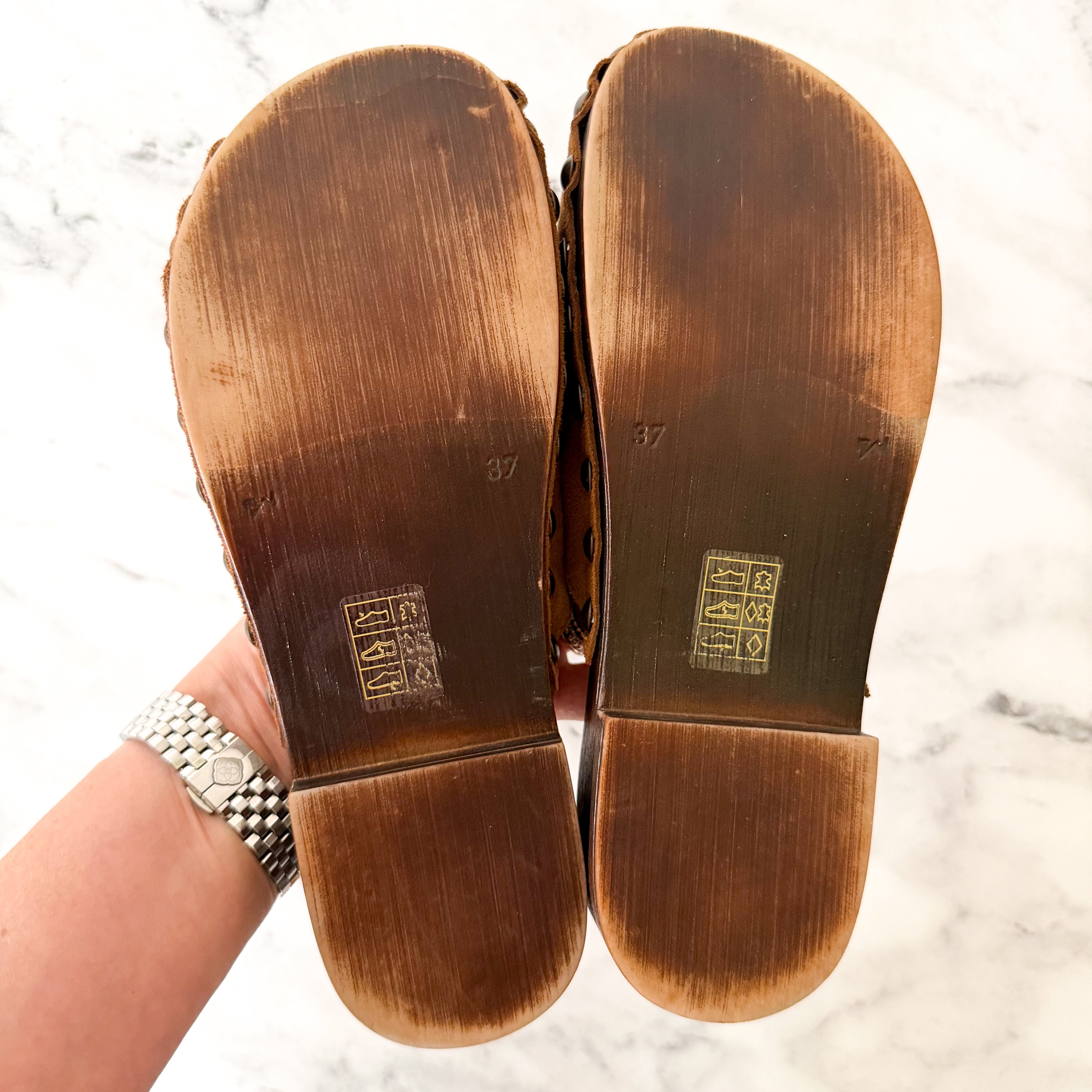 Dolce Vita Alanis Flat Studded Mule Clog in Chestnut Suede | sz 37/6.5
