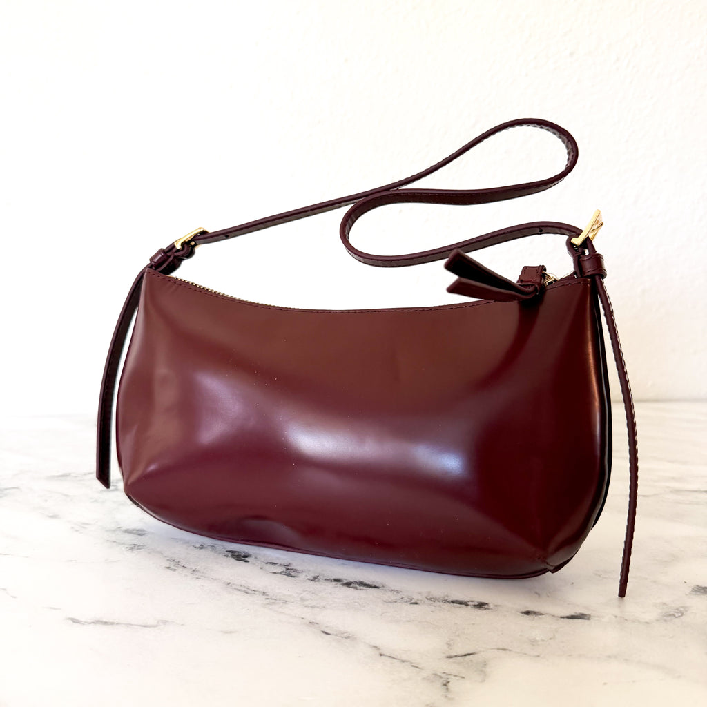 & Other Stories Sleek Leather Shoulder Bag in Burgundy Oxblood
