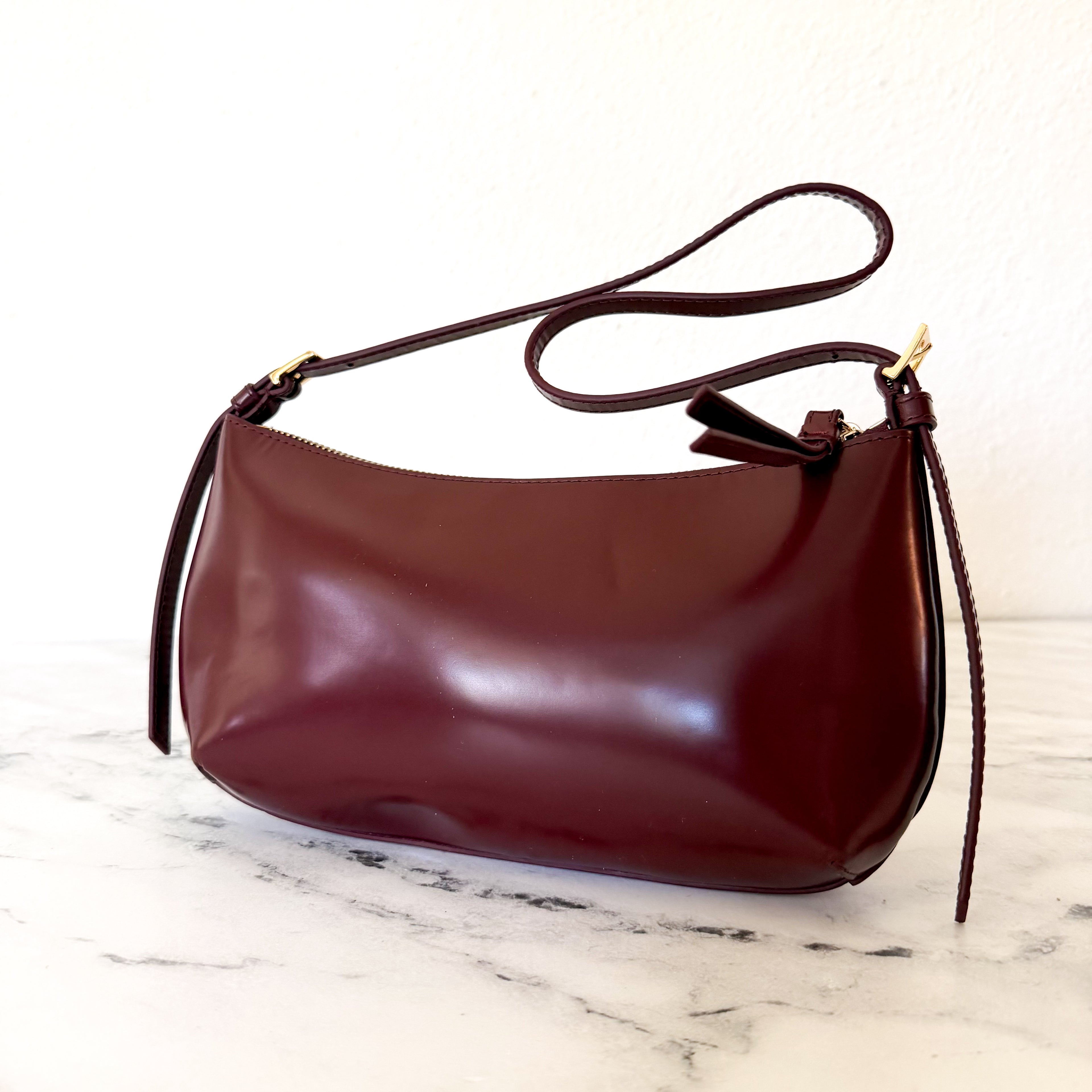 & Other Stories Sleek Leather Shoulder Bag in Burgundy Oxblood