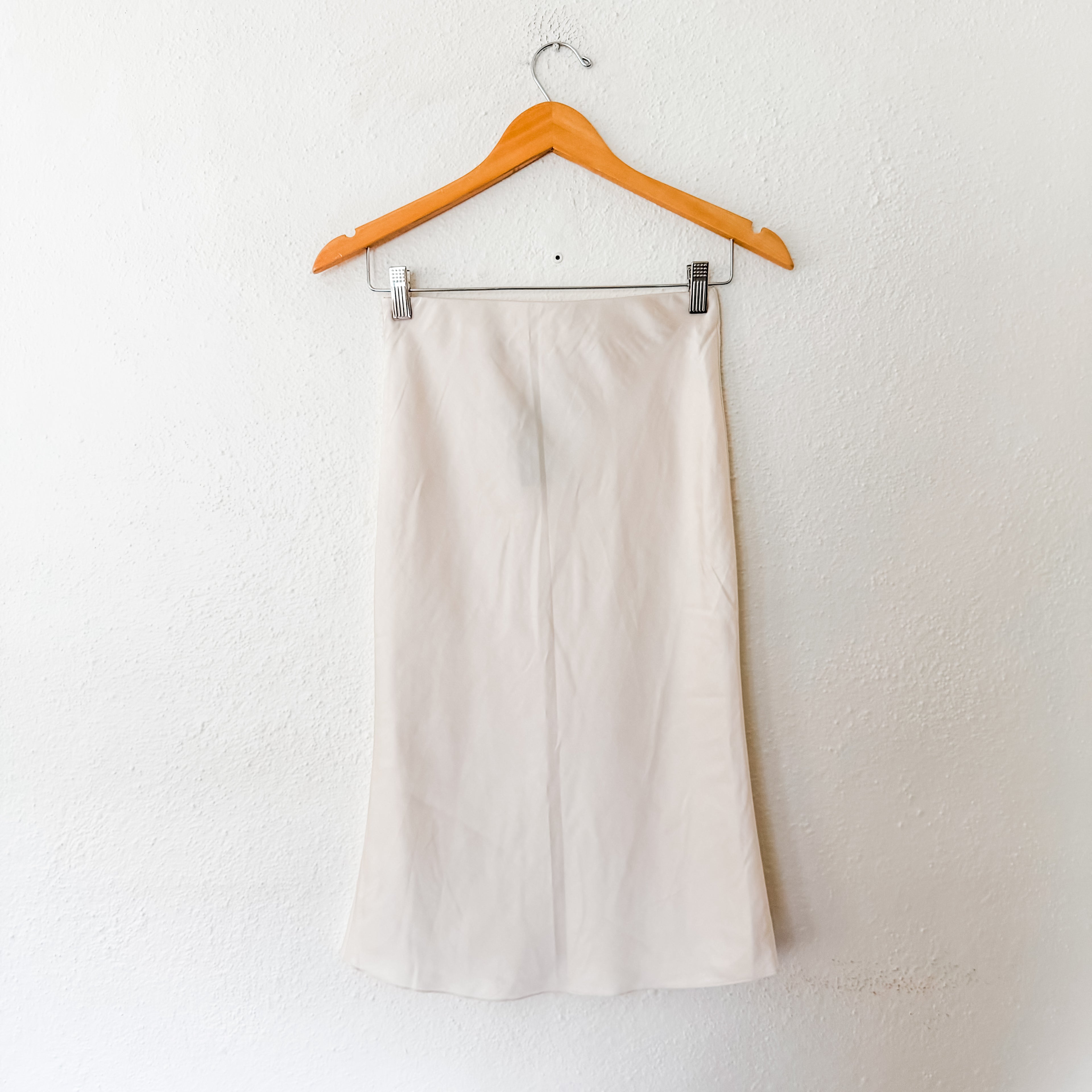 H&M Satin Midi Slip Skirt in Cream | XS
