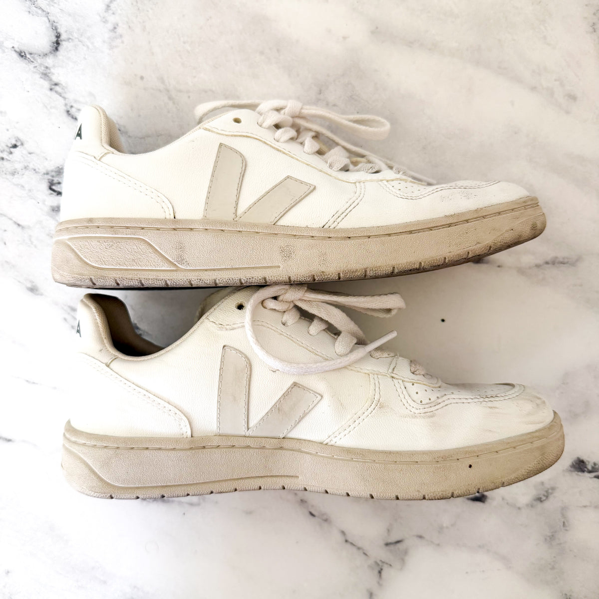On Cloud Women’s Cloud 5 Sneakers in Terry/Glacier White | 6.5