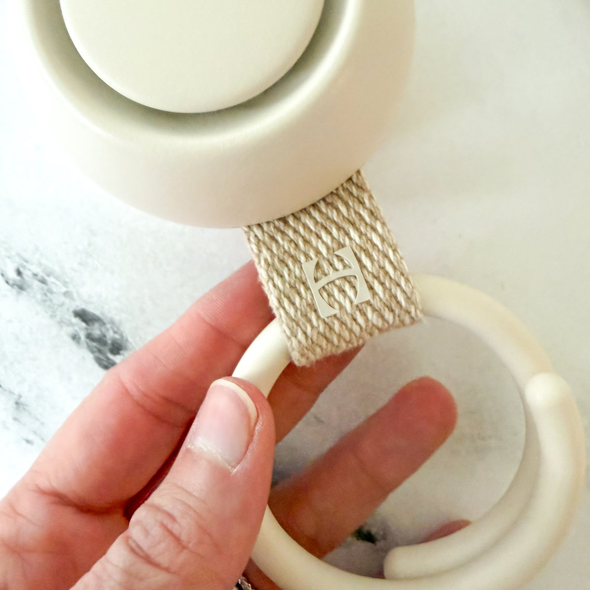 Hatch Rest Go Portable Sound Machine in Putty