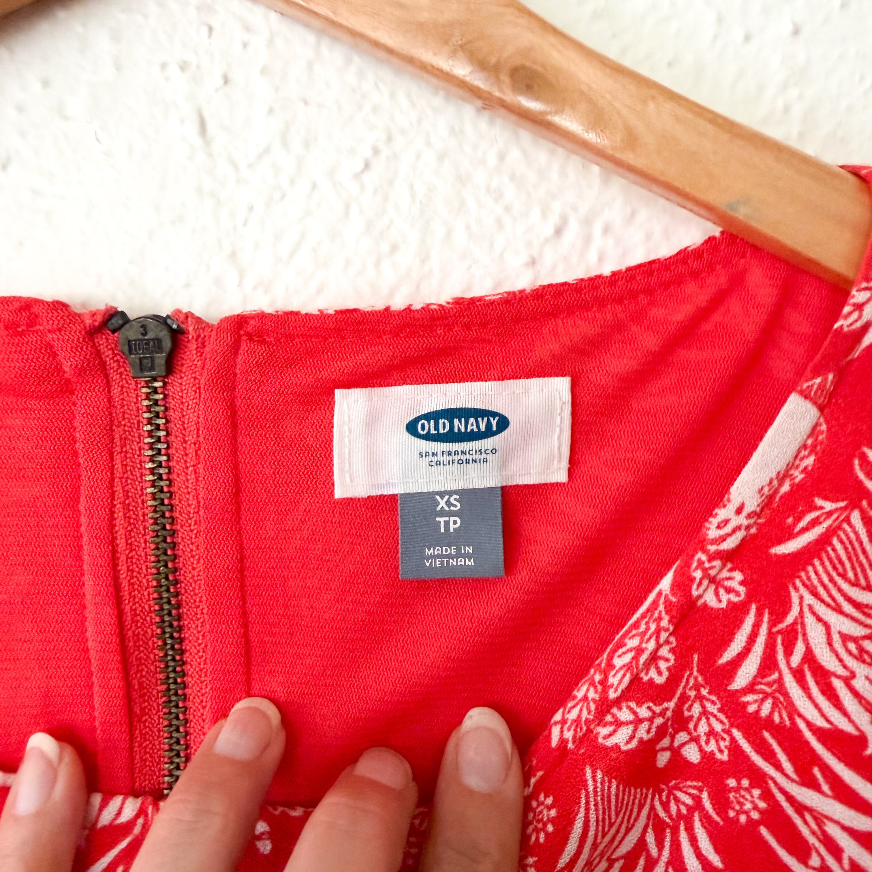 Old Navy Red Whimsical Flora & Fauna 3/4 Sleeve Shift Dress | XS