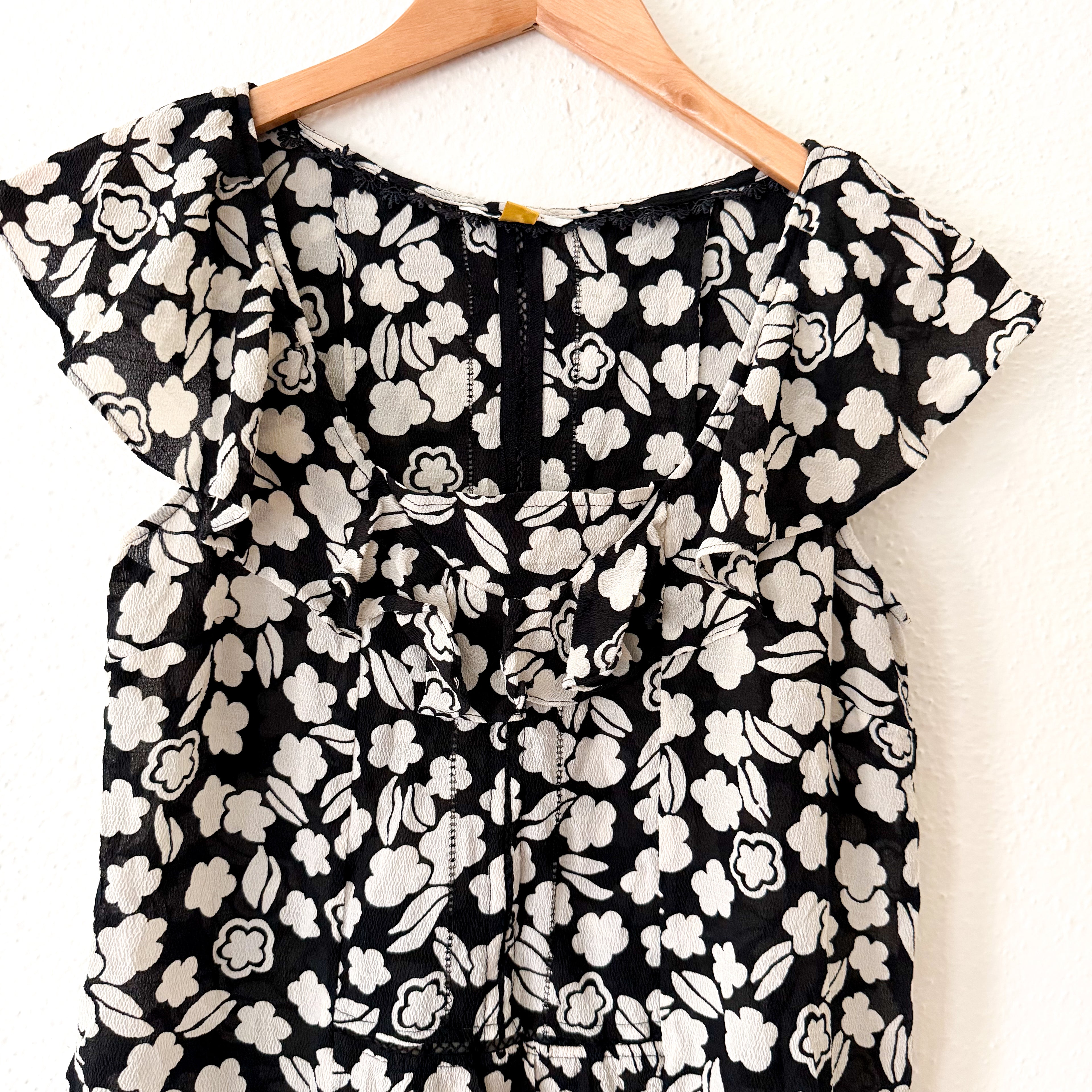 Leifsdottier 100% Silk Black Floral Short Sleeve Blouse | 6