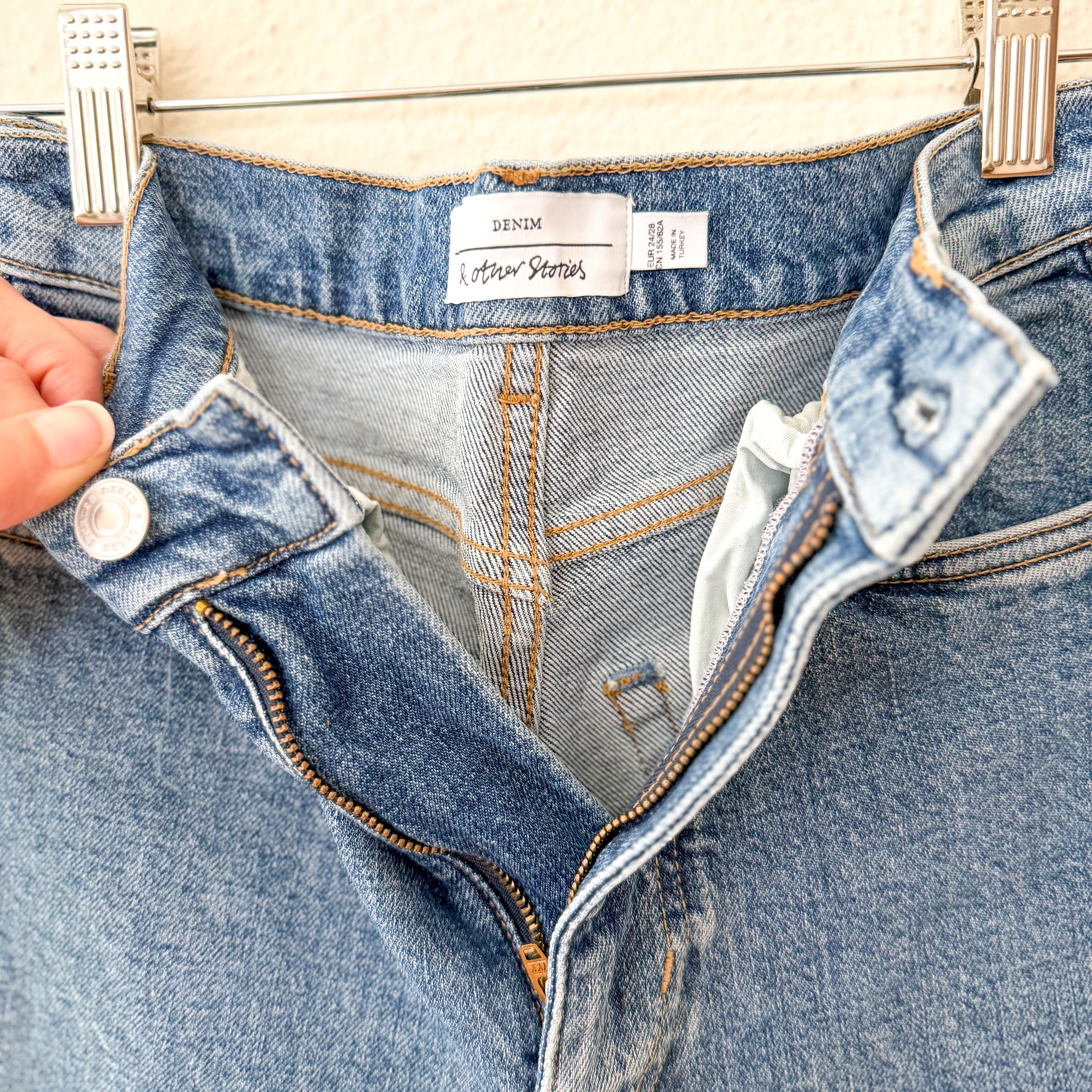 & Other Stories "Favourite Cut" Straight Leg Medium Wash Denim | 24