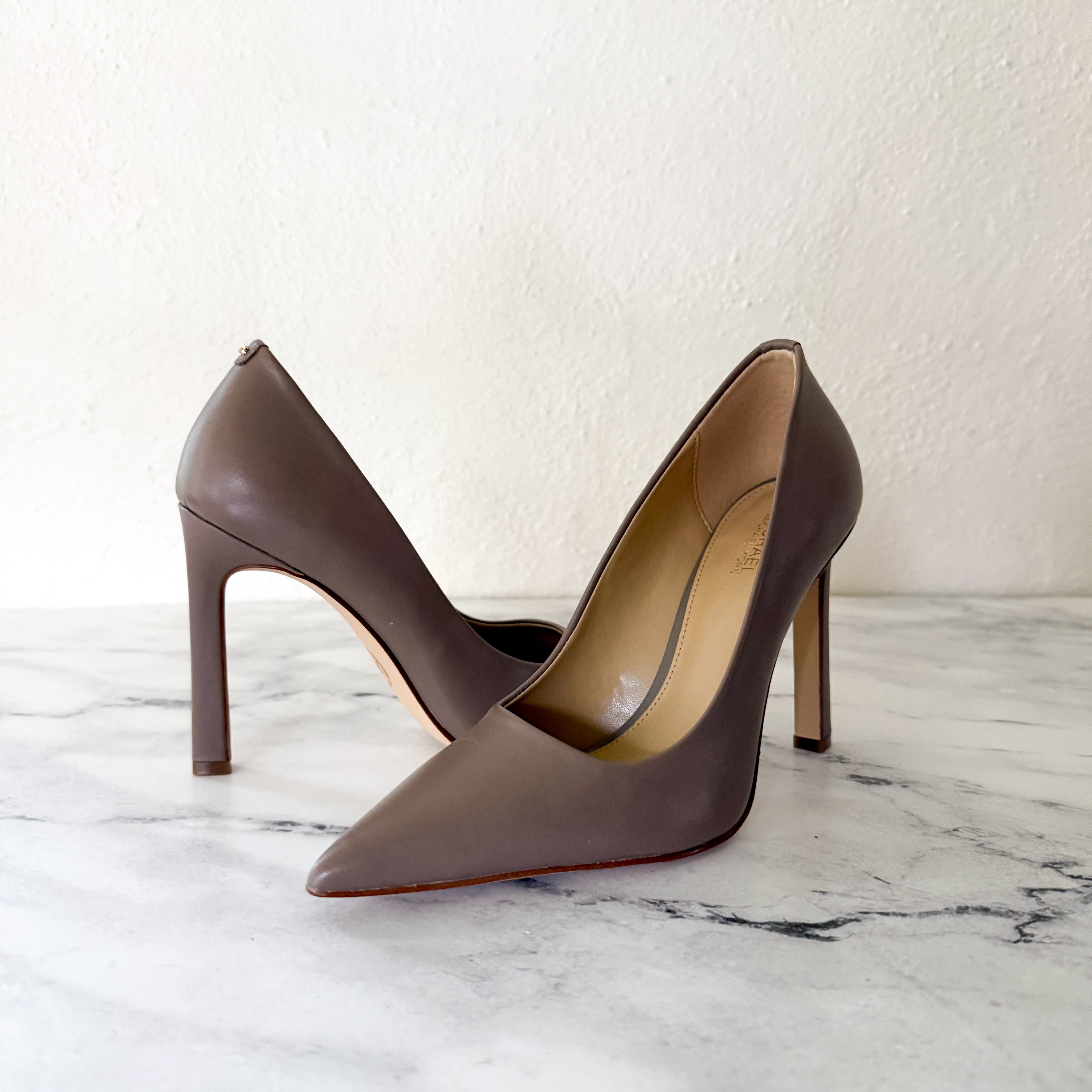 MICHAEL Michel Kors Womens Birch Amara Taupe Leather Pointed Toe Pump | 6.5