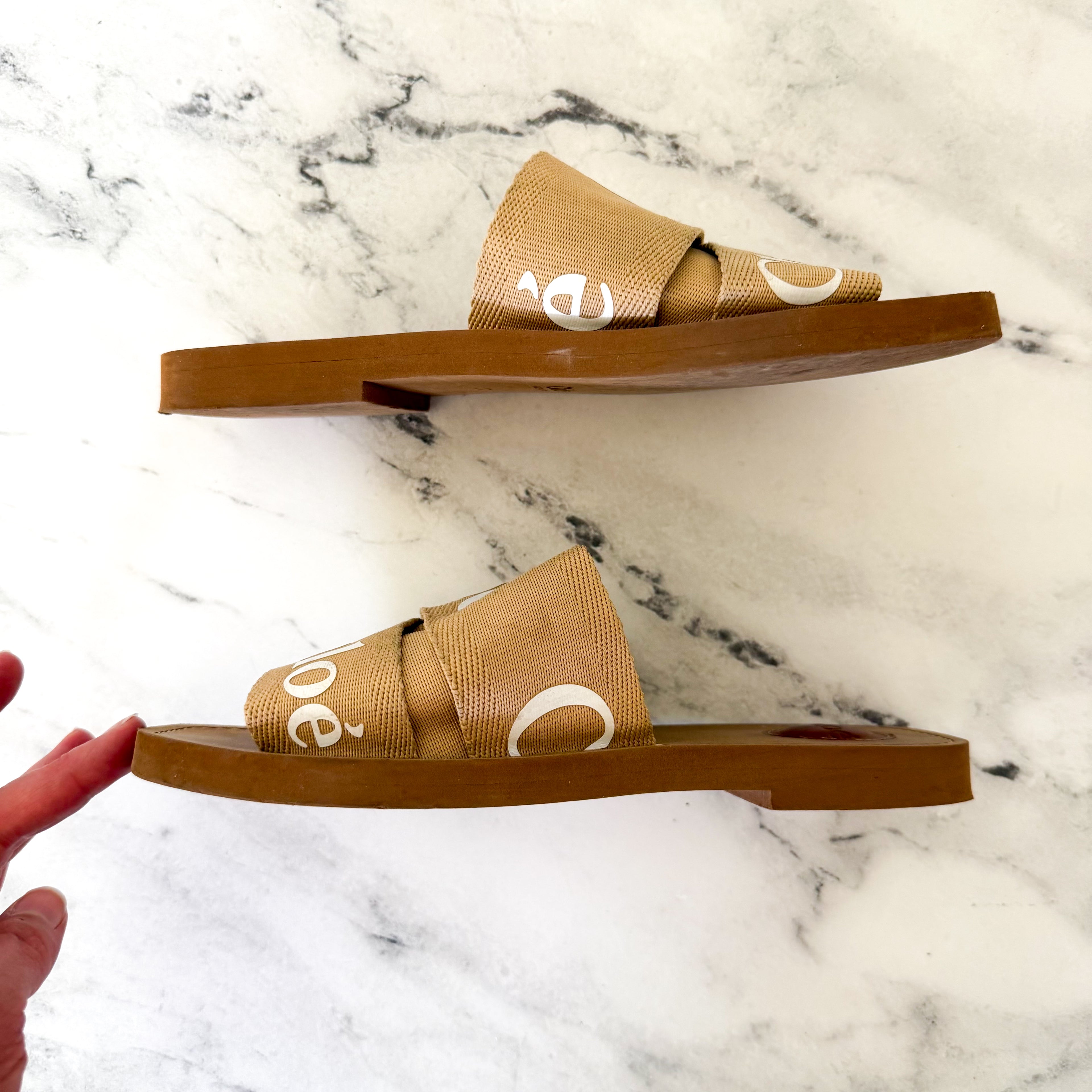 Chloé Woody Flat Logo Tan White Ribbon Slide Sandals, sz 37/6.5