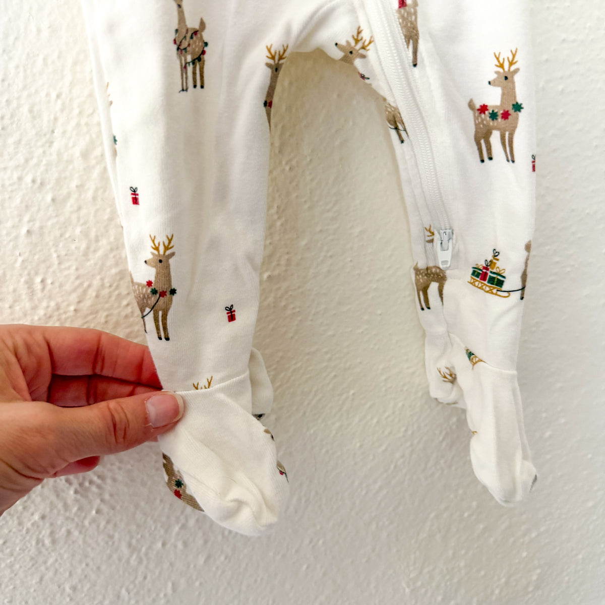 Petit Lem Organic Cotton Holiday Cream Reindeer 2-Way Zipper Footed Sleeper | 3-6m