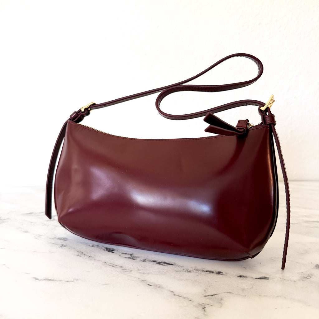 & Other Stories Sleek Leather Shoulder Bag in Burgundy Oxblood