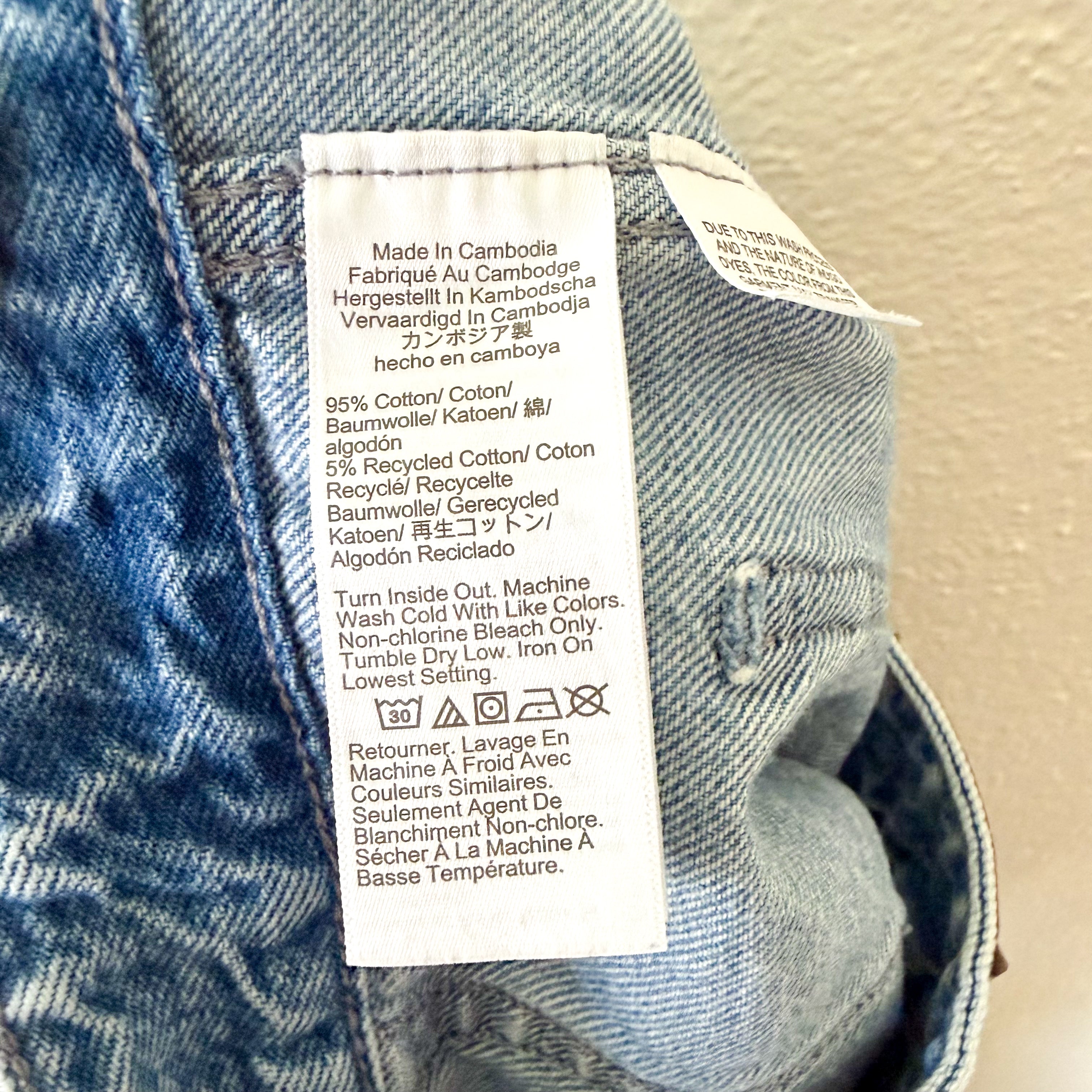 Madewell The Darted Barrel-Leg Utility Jeans in Riverbend Wash | 25