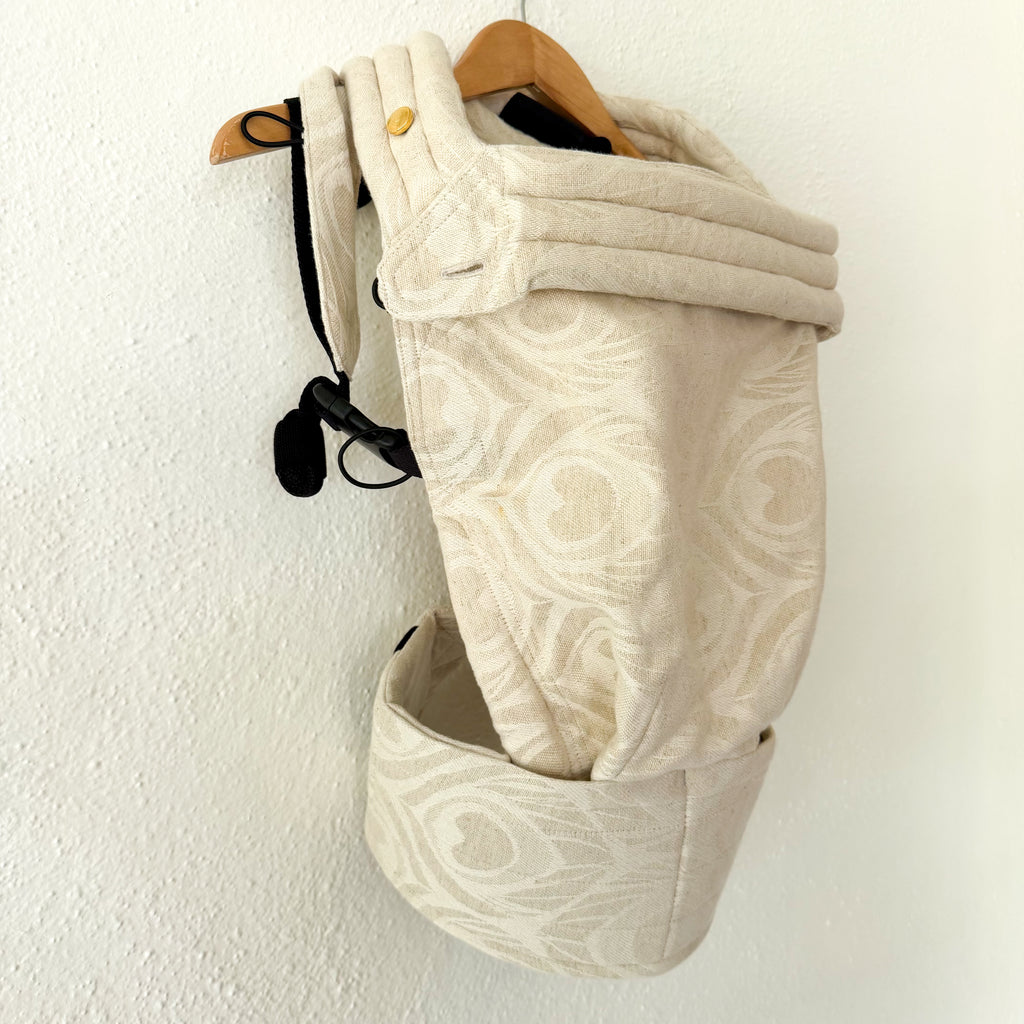 Artipoppe Zeitgeist Argus Linen Blend Carrier in Oat Cream