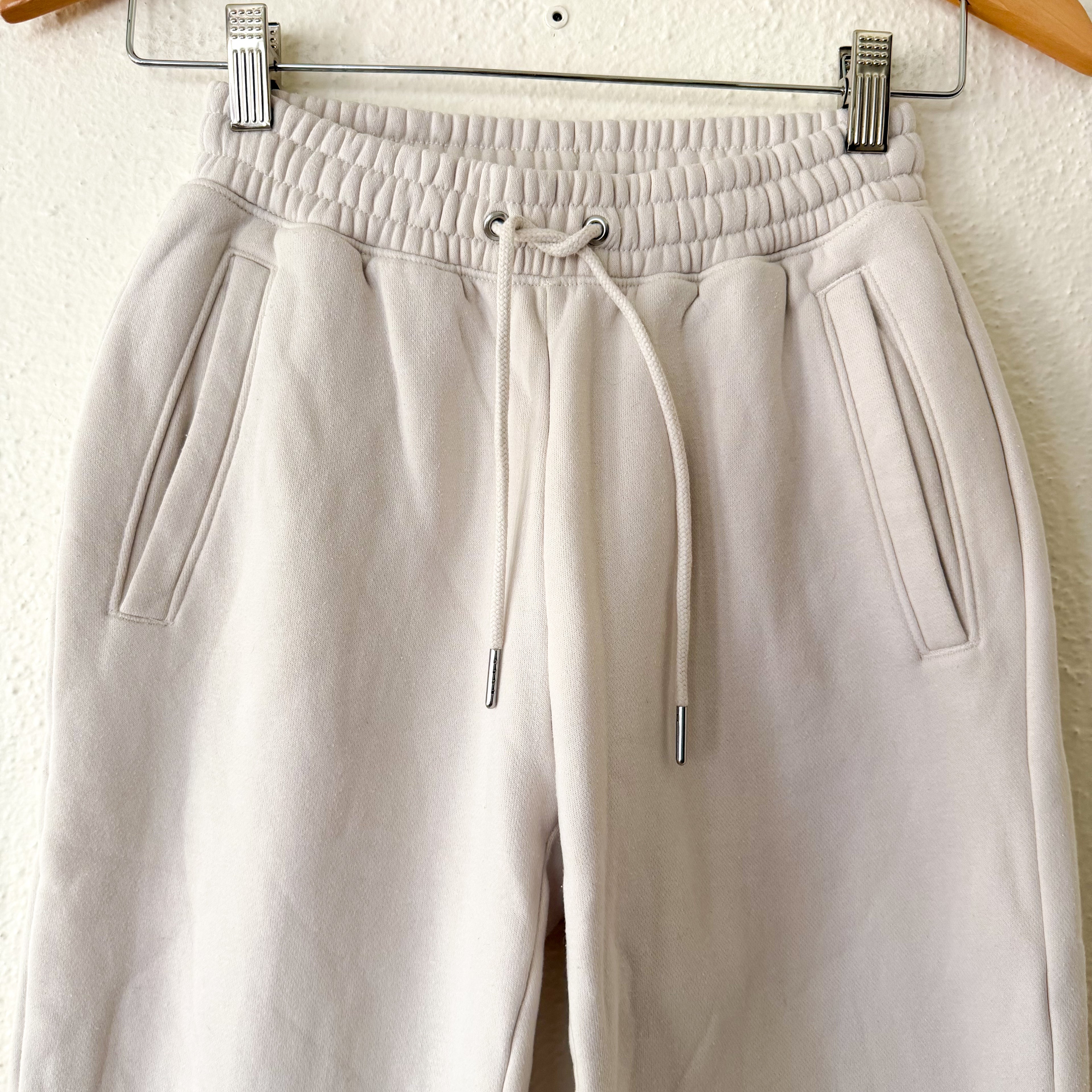 Abercombie & Fitch Sunday Sweatpant Jogger in Cream | XXS
