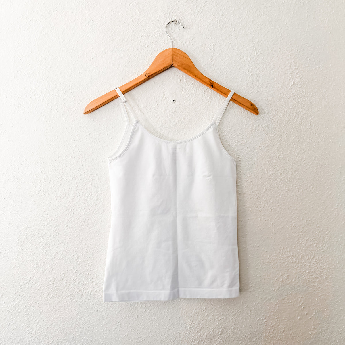 Nordstrom Seamless Layering Spaghetti Strap Tank Top in White, sz Med