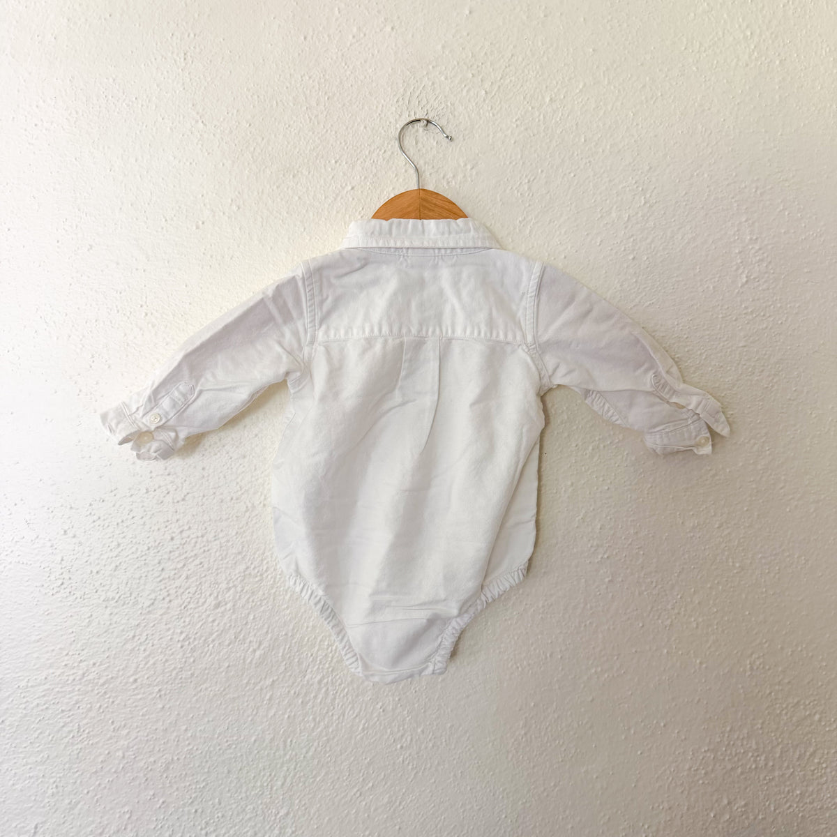 Gap White Cotton Teddy Bear Oxford Button-Down Long Sleeve Bodysuit | 6-12m