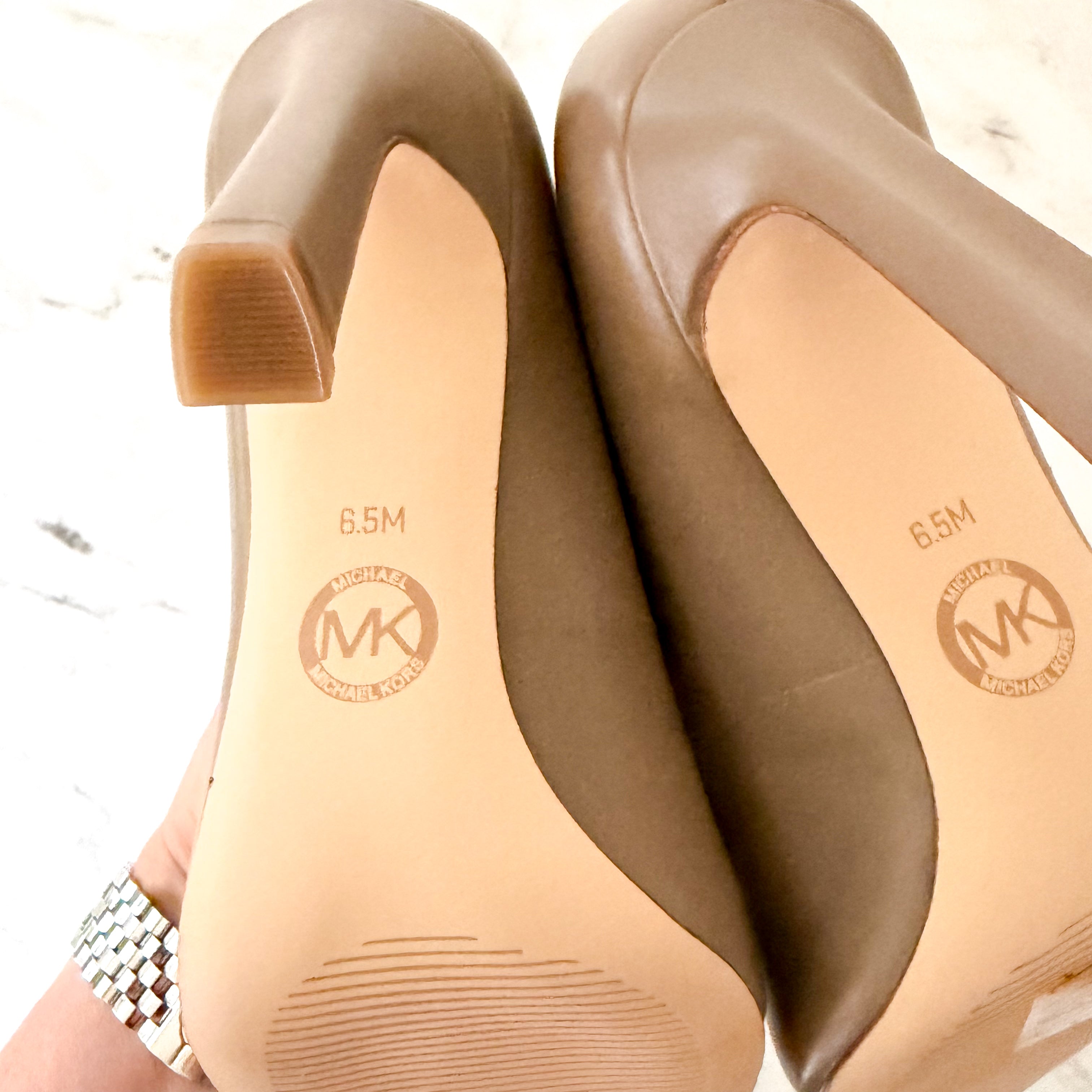 MICHAEL Michel Kors Womens Birch Amara Taupe Leather Pointed Toe Pump | 6.5