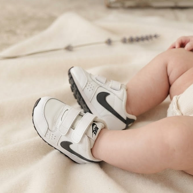 Nike Baby Valiant Velcro Sneaker in White Black | 3C