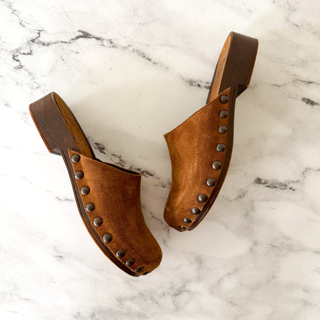 Dolce Vita Alanis Flat Studded Mule Clog in Chestnut Suede | sz 37/6.5