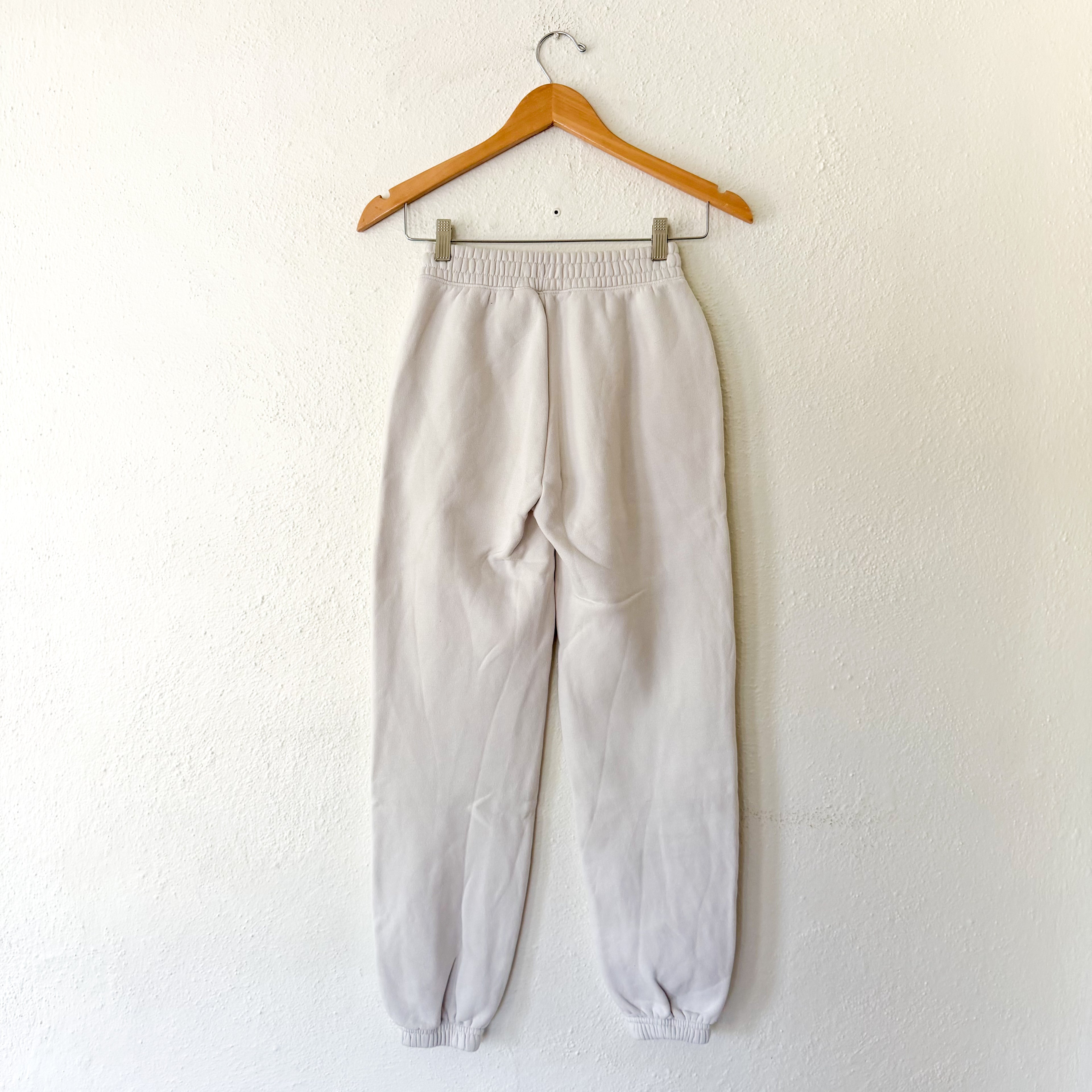 Abercombie & Fitch Sunday Sweatpant Jogger in Cream | XXS