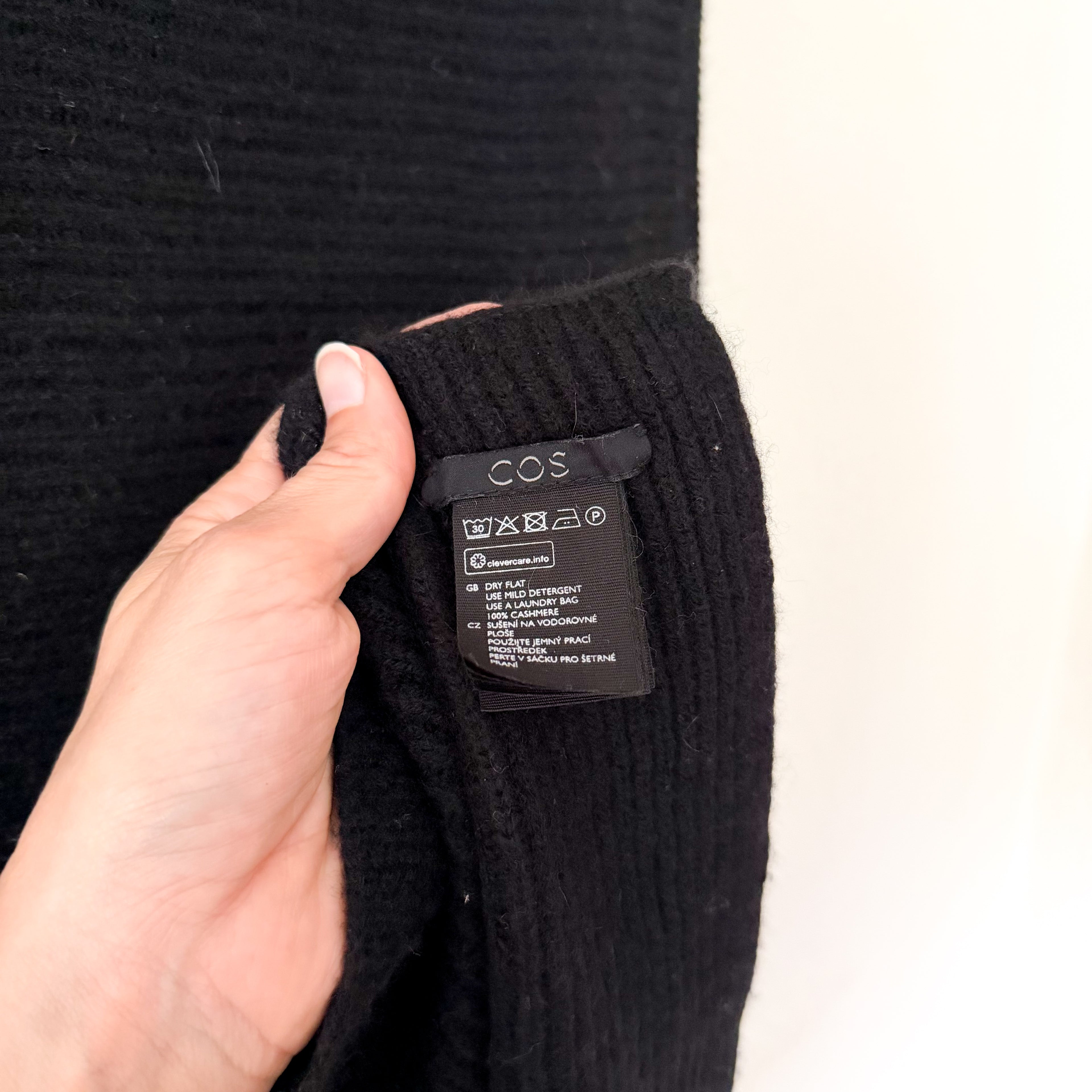 COS 100% Cashmere Black Ribbed Knit Shawl Scarf