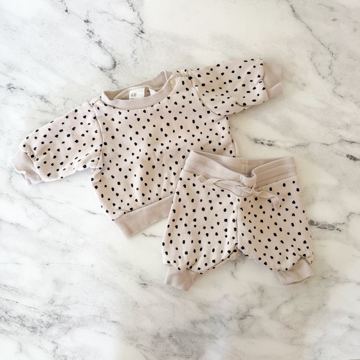 H&M Cream Black Dot Sweatshirt + Sweatshorts Matching Set | Premie