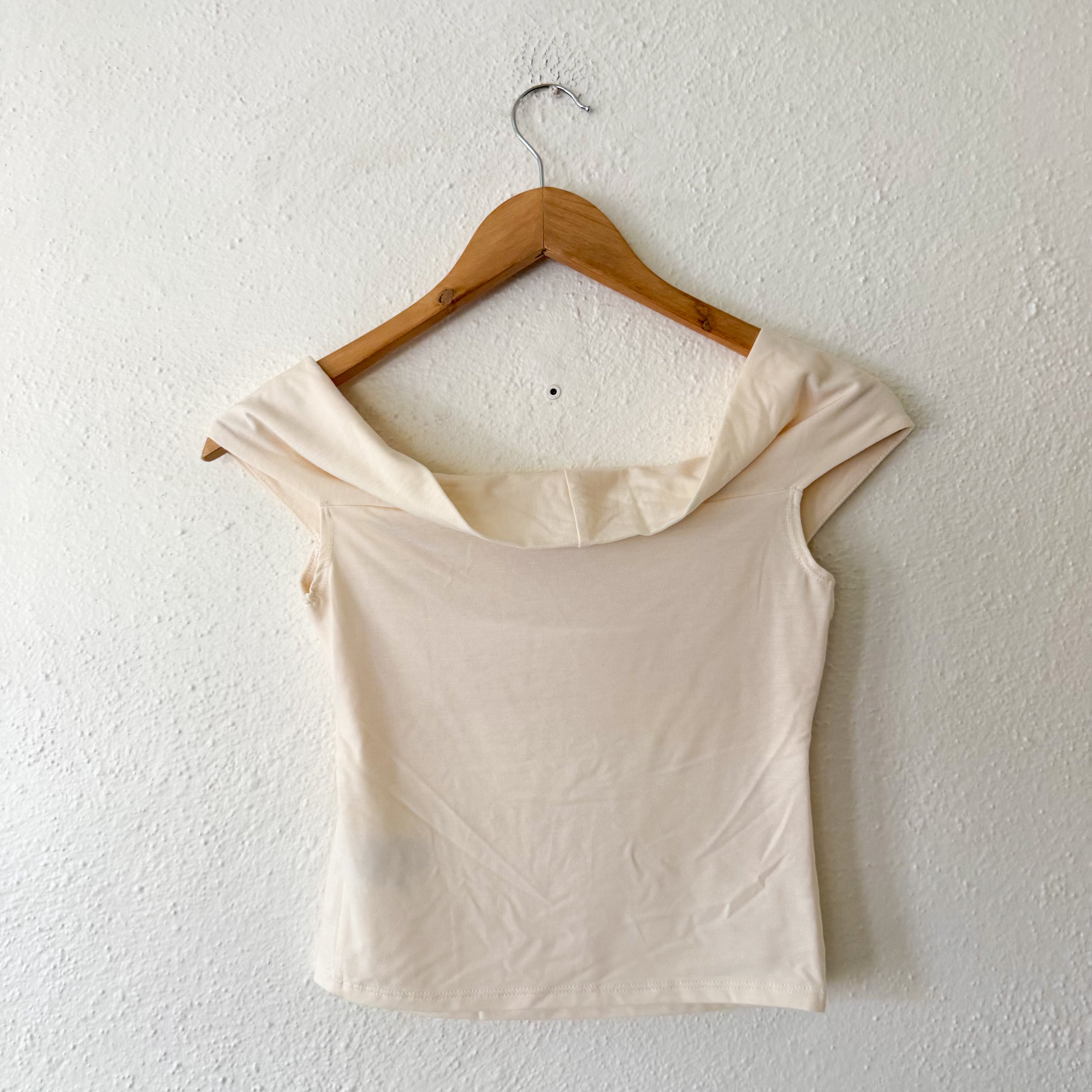 Reformation Ezlynn Off The Shoulder Knit Top in Cream, sz XS