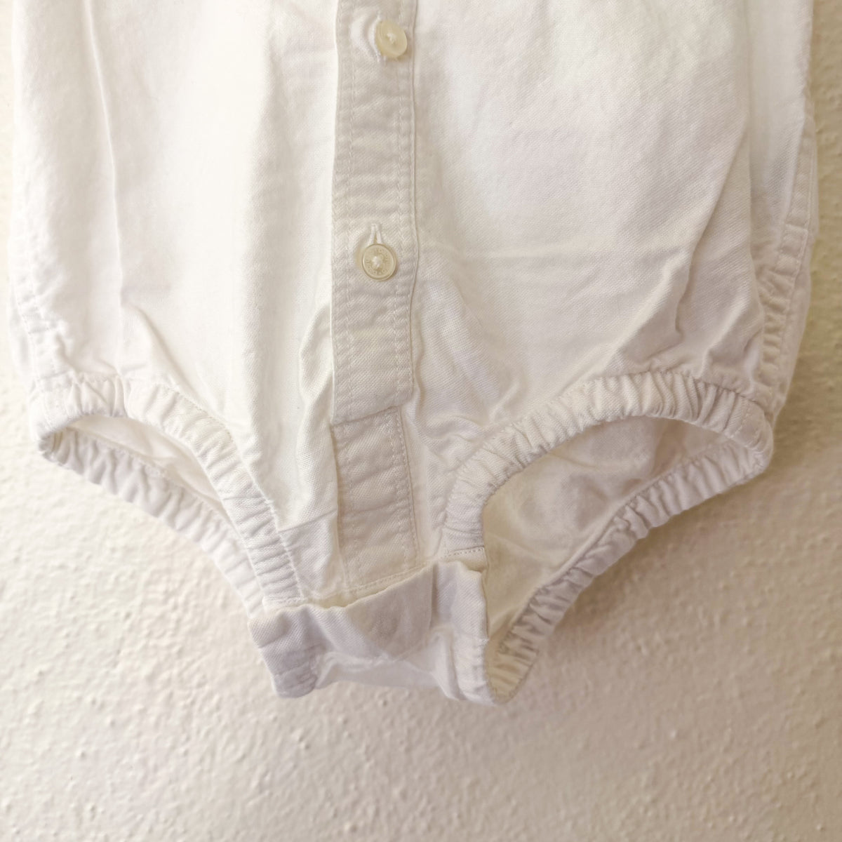 Gap White Cotton Teddy Bear Oxford Button-Down Long Sleeve Bodysuit | 6-12m