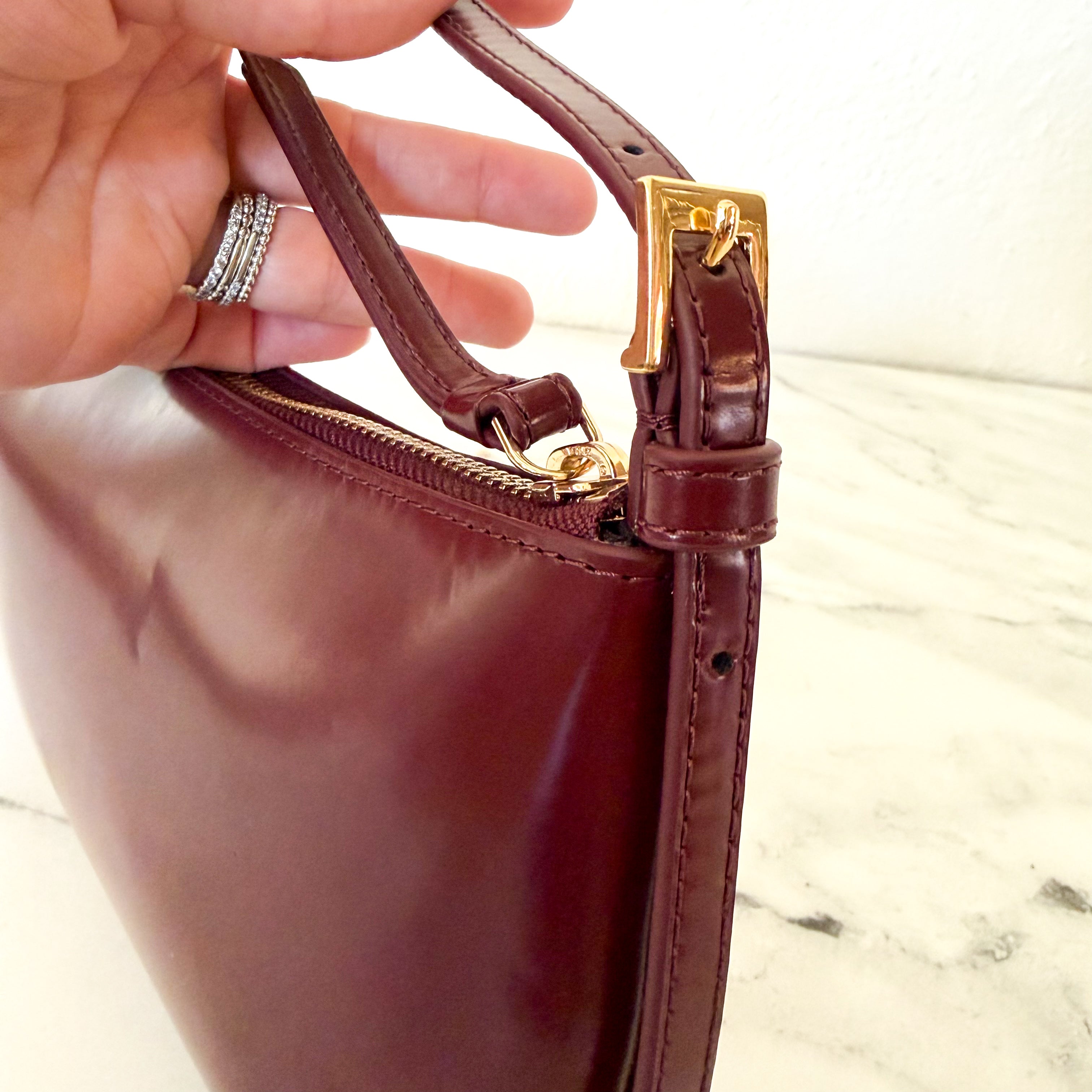 & Other Stories Sleek Leather Shoulder Bag in Burgundy Oxblood