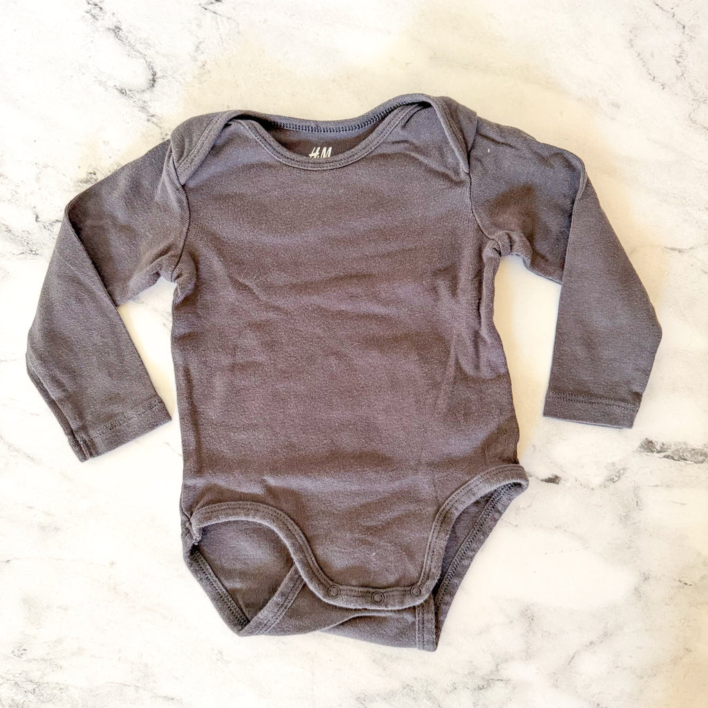 H&M Basics Organic Cotton Solid Charcol + Tan Long Sleeve Bodysuit Bundle | 6-9m