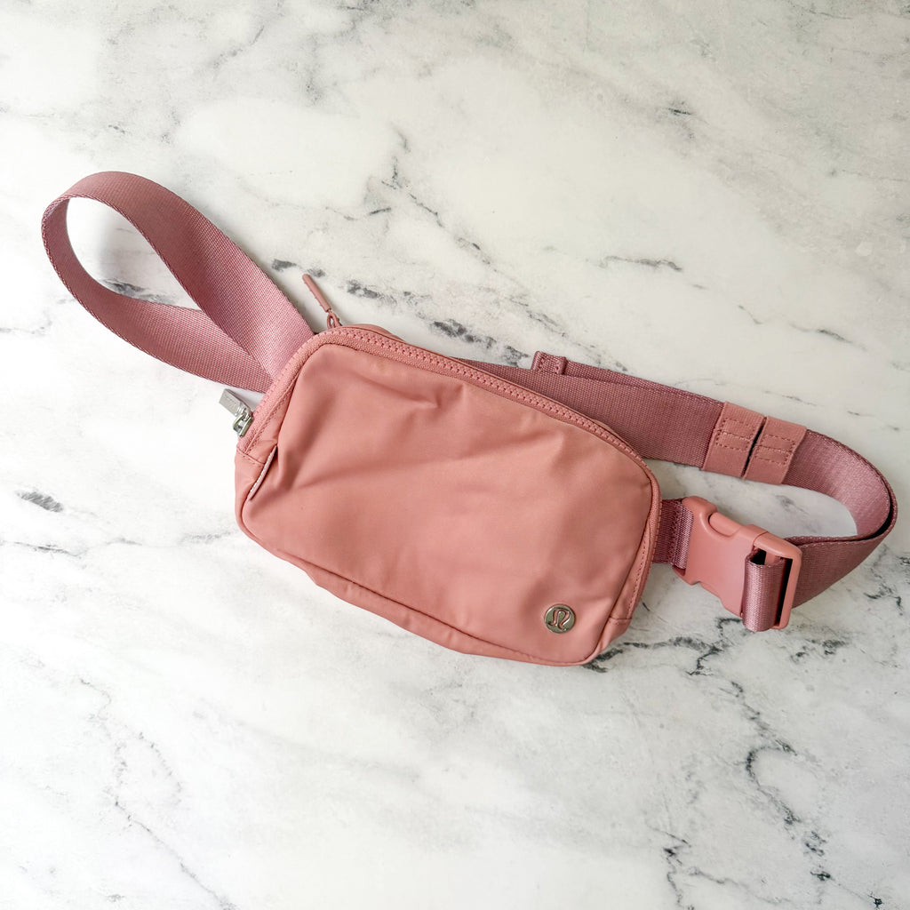 Lululemon Everywhere Belt Bag 1L in Dusty Rose