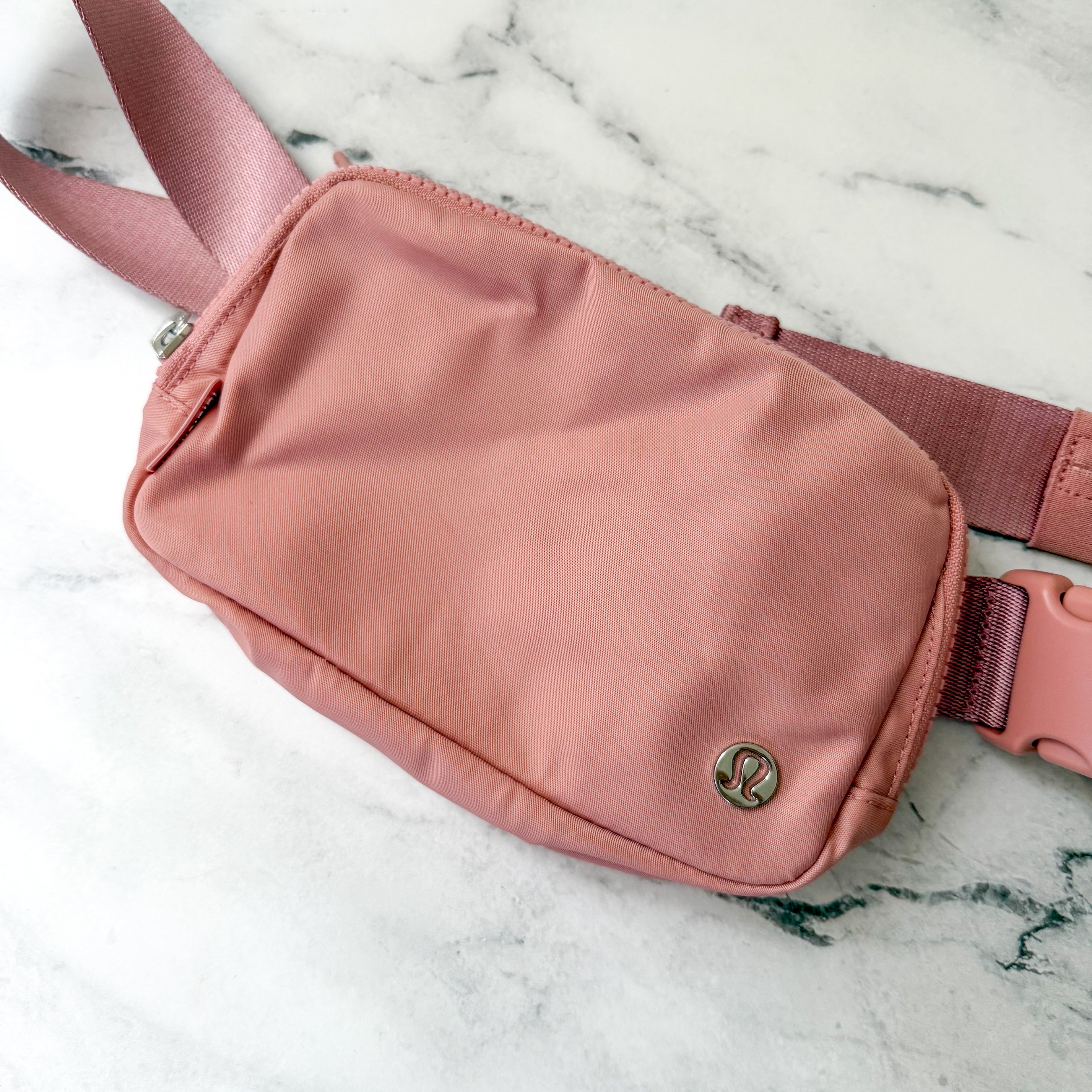 Lululemon Everywhere Belt Bag 1L in Dusty Rose