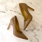 MICHAEL Michel Kors Womens Birch Amara Taupe Leather Pointed Toe Pump | 6.5