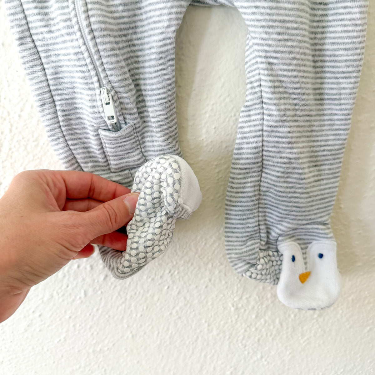 JoJo Maman Bébé Winter Penguin Appliqué Grey Stripe 2-Way Zip Footed Sleeper | 9-12m