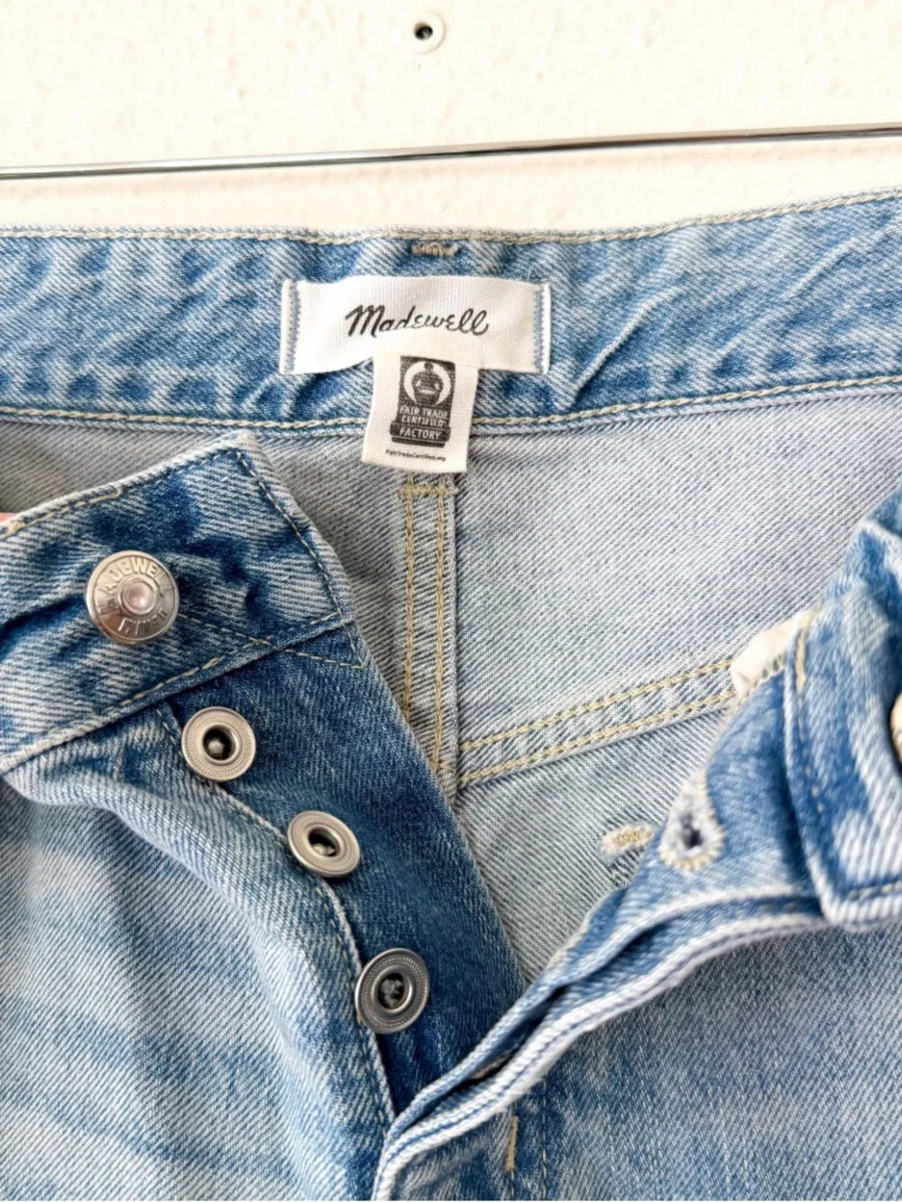 Madewell The Darted Barrel-Leg Rigid Jean in Edmonson Wash | 25P