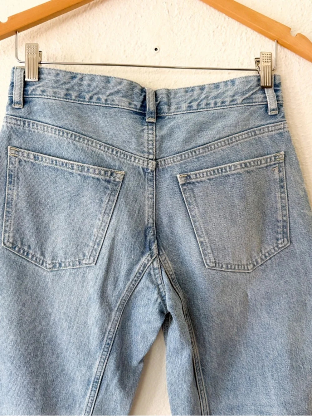 Madewell The Darted Barrel-Leg Rigid Jean in Edmonson Wash | 25P